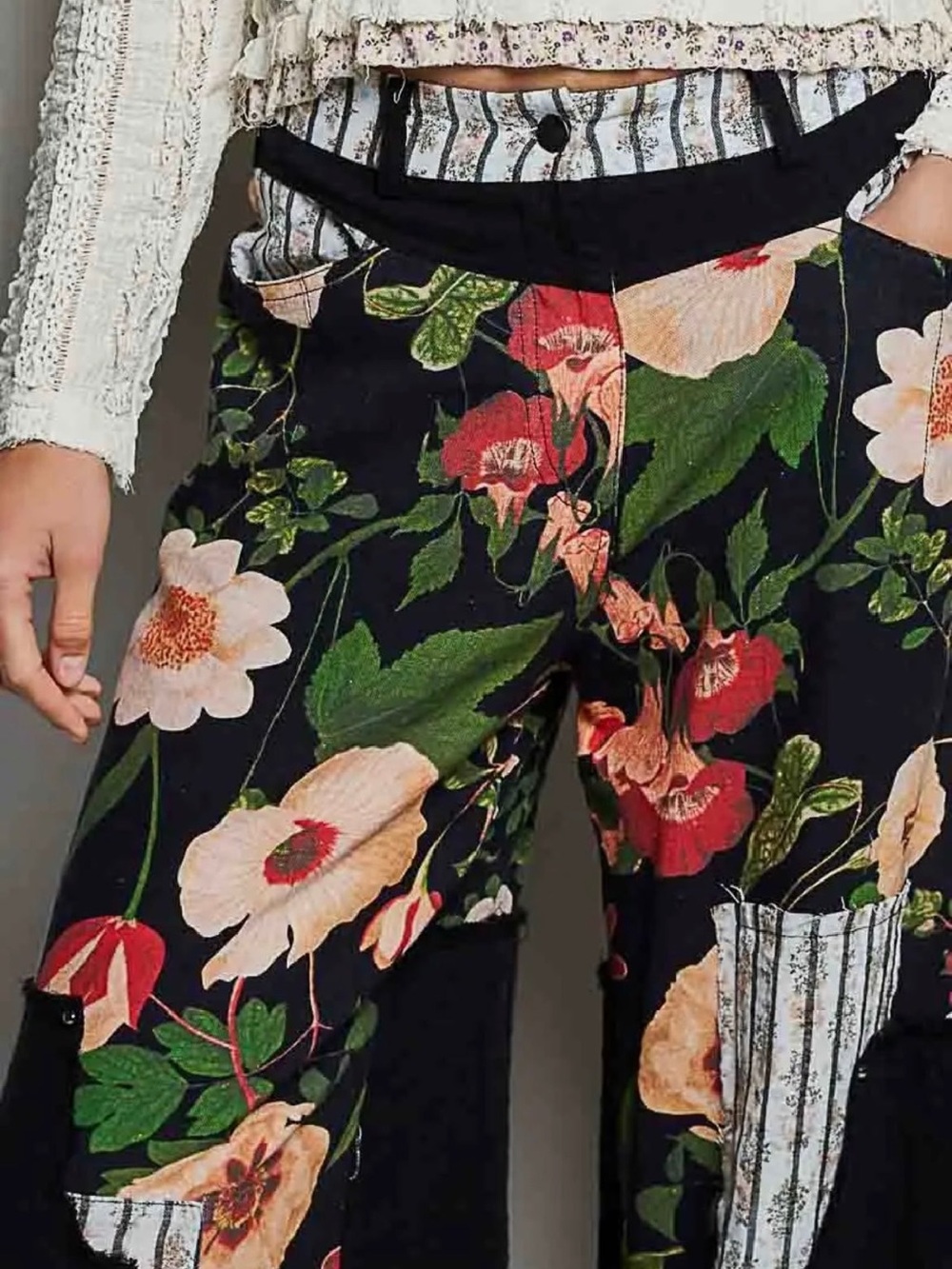 025. POL, Floral mixed media pants, various sizes - Picture 3 of 4